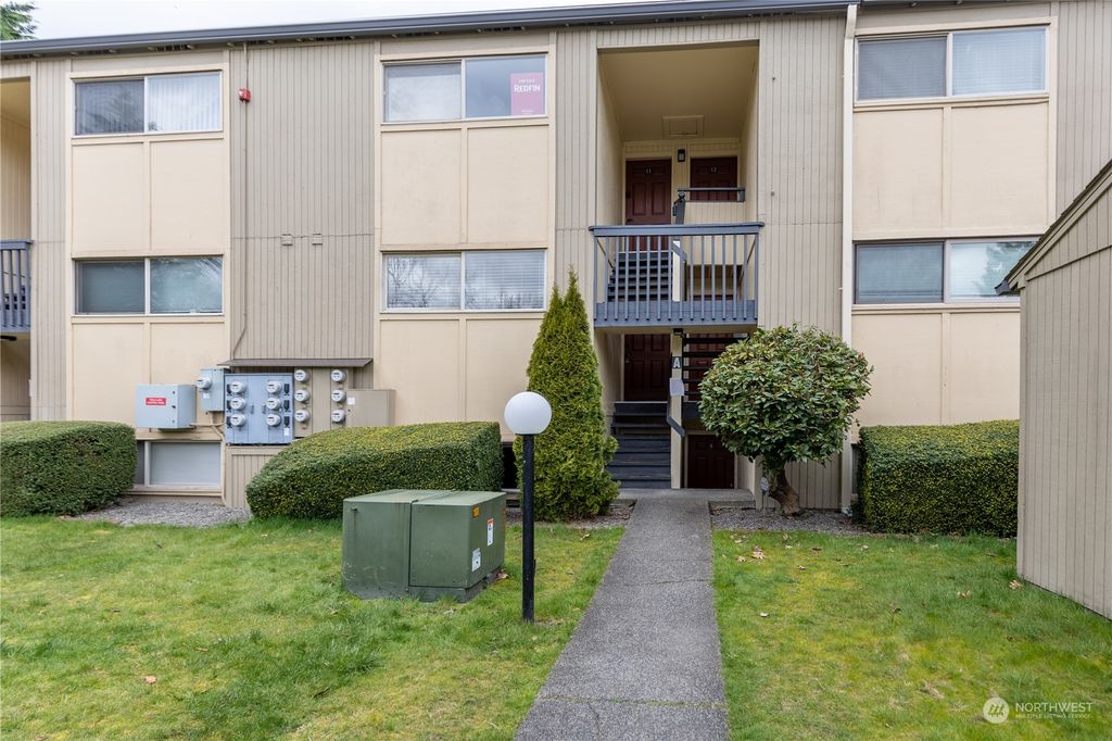 Photo of 31003 14th Avenue S #9, Federal Way, WA 98003 (MLS # 2056168)
