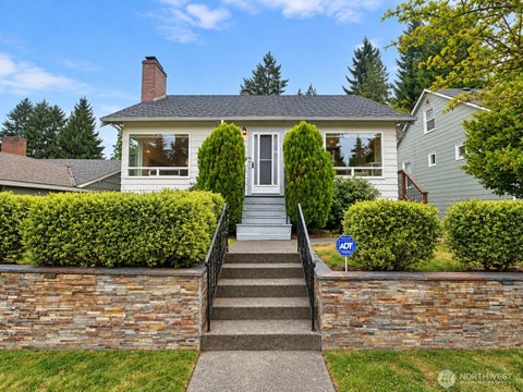 Photo of 5753 40th Avenue NE, Seattle, WA 98105 (MLS # 2588503)