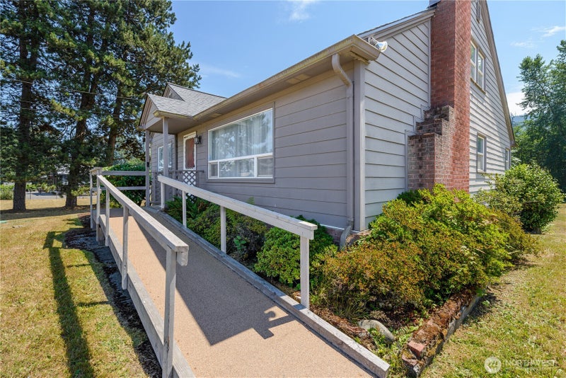 2414 W Hwy 101
