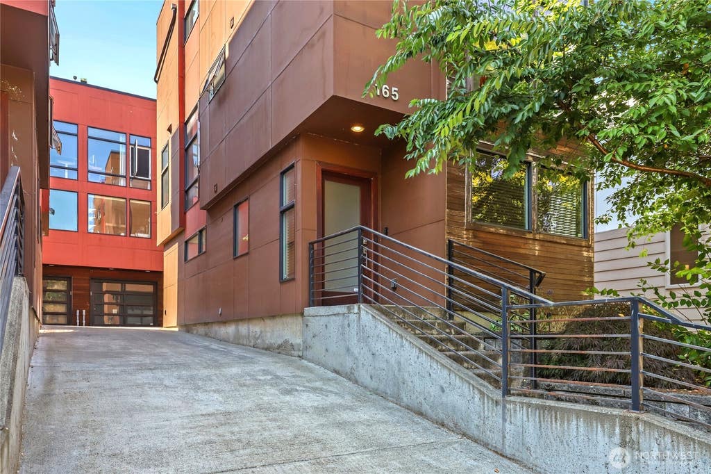 Photo of 165 20th Avenue, Seattle, WA 98122 (MLS # 2570228)