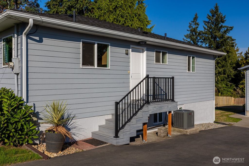 Photo of 440 SW 143rd Street, Burien, WA 98166 (MLS # 2433376)