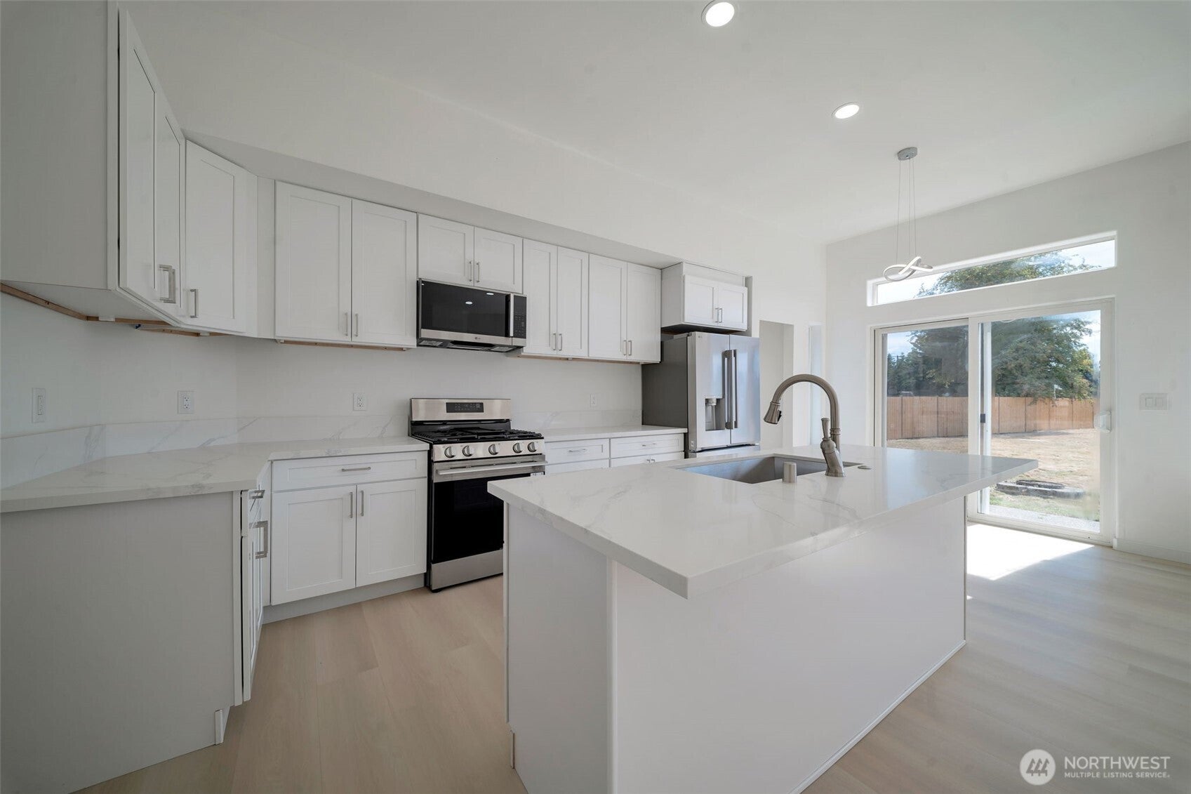 304 Eldredge Court NW