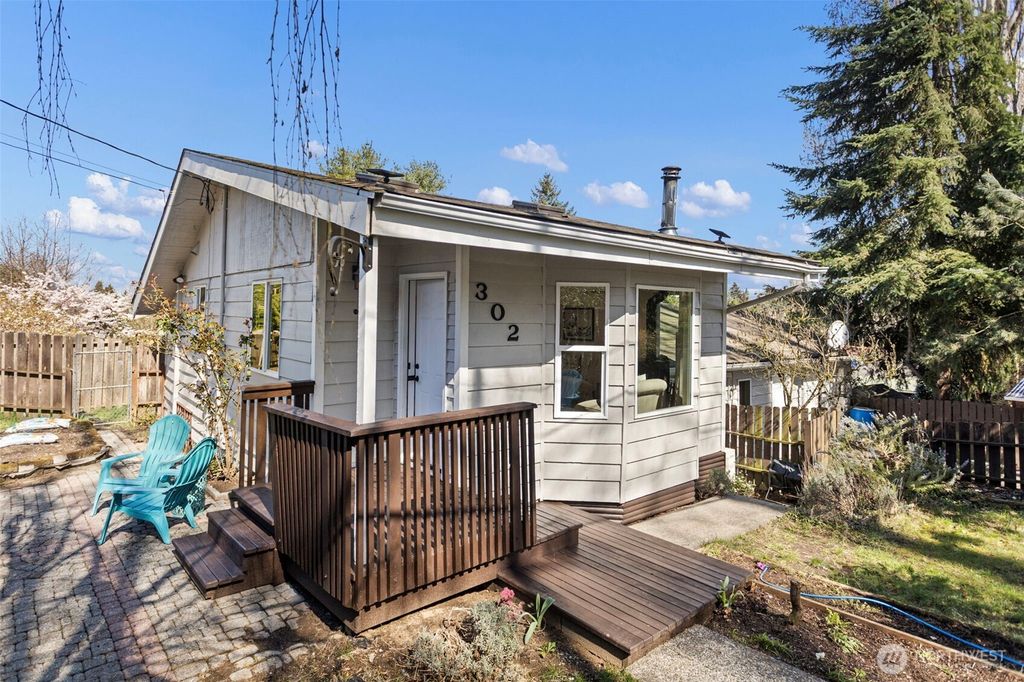 Photo of 302 S Barton Street, Seattle, WA 98108 (MLS # 2499243)