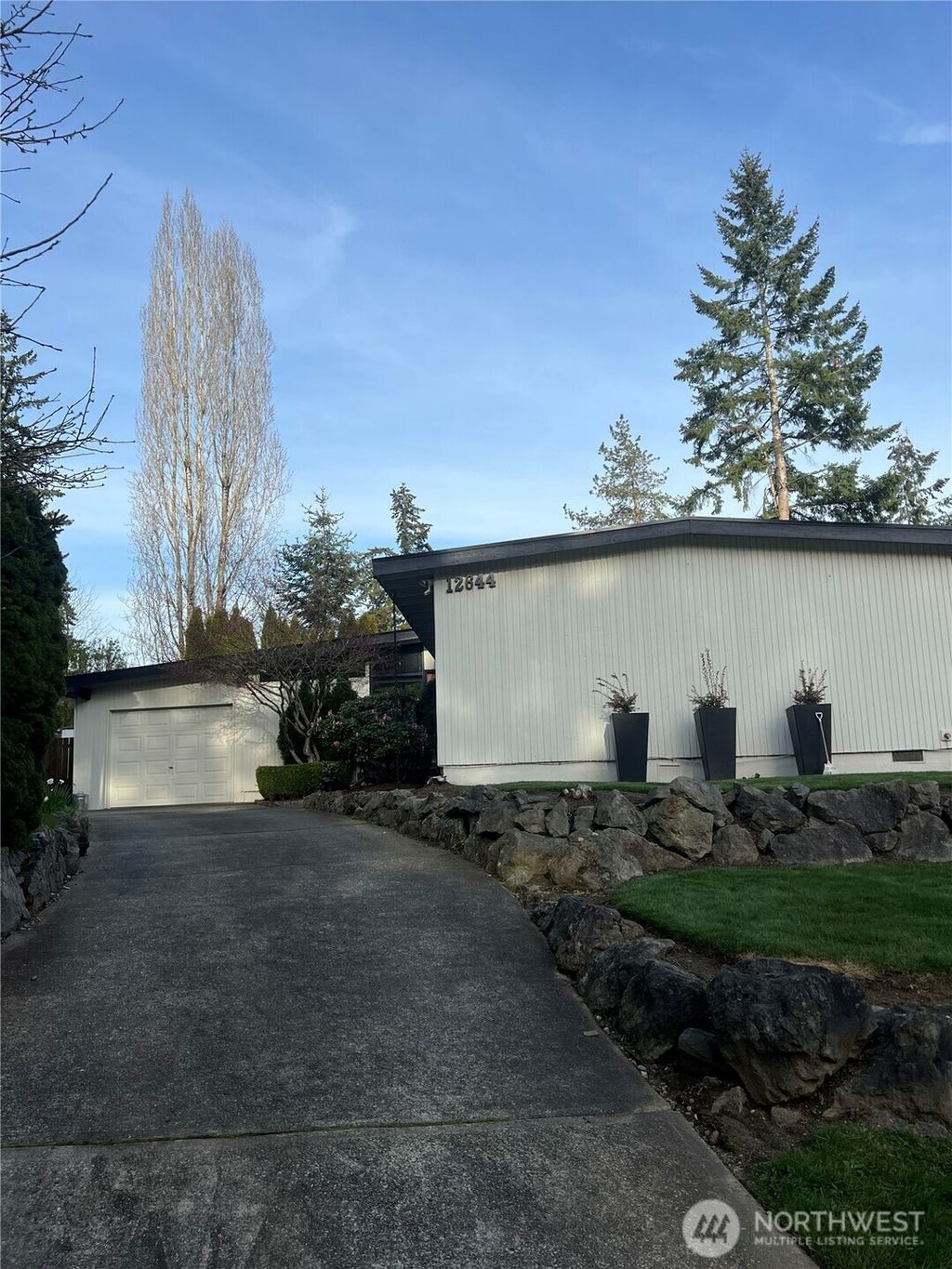 Photo of 12644 SE 4th Place Pl, Bellevue, WA 98005 (MLS # 2356999)