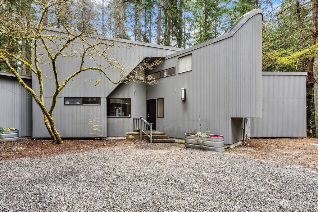 Photo of 4256 132nd Avenue NE, Bellevue, WA 98005 (MLS # 2059369)