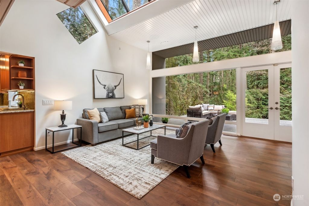 Photo of 4256 132nd Avenue NE, Bellevue, WA 98005 (MLS # 2059369)