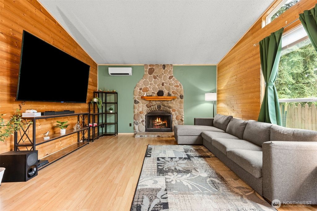 Photo of 829 S Dash Point Rd Rd, Federal Way, WA 98003 (MLS # 2376937)
