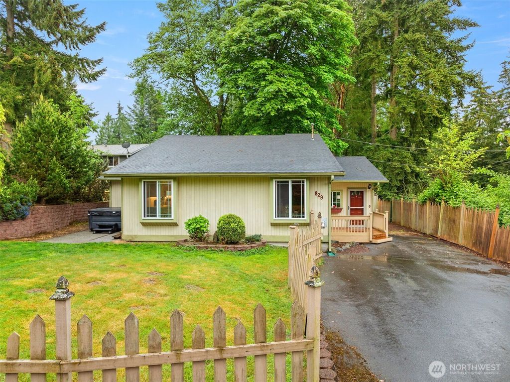 Photo of 829 S Dash Point Rd Rd, Federal Way, WA 98003 (MLS # 2376937)