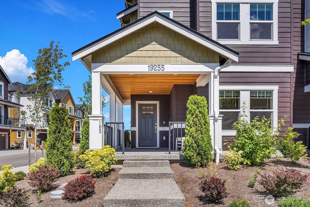 Photo of 19255 NE 69th Circle #105, Redmond, WA 98052 (MLS # 2562222)