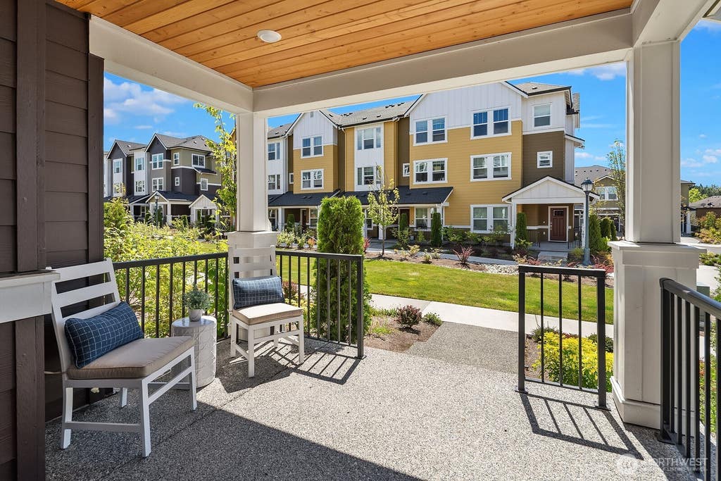 Photo of 19255 NE 69th Circle #105, Redmond, WA 98052 (MLS # 2562222)