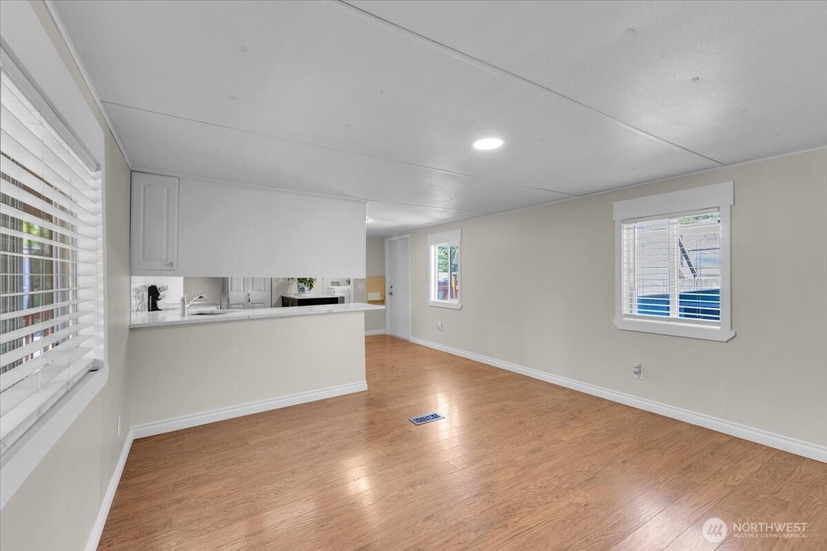 7614 NE Bothell Way 11