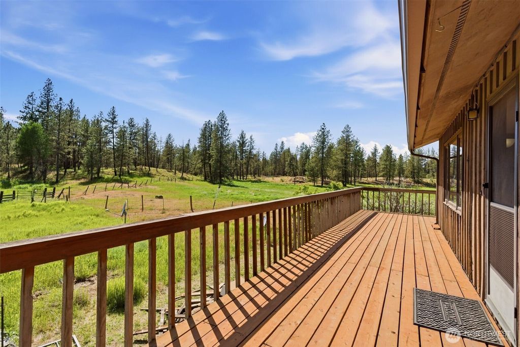 Photo of 21818 S Frog Hollow Ln LN, Cheney, WA 99004 (MLS # 2533356)