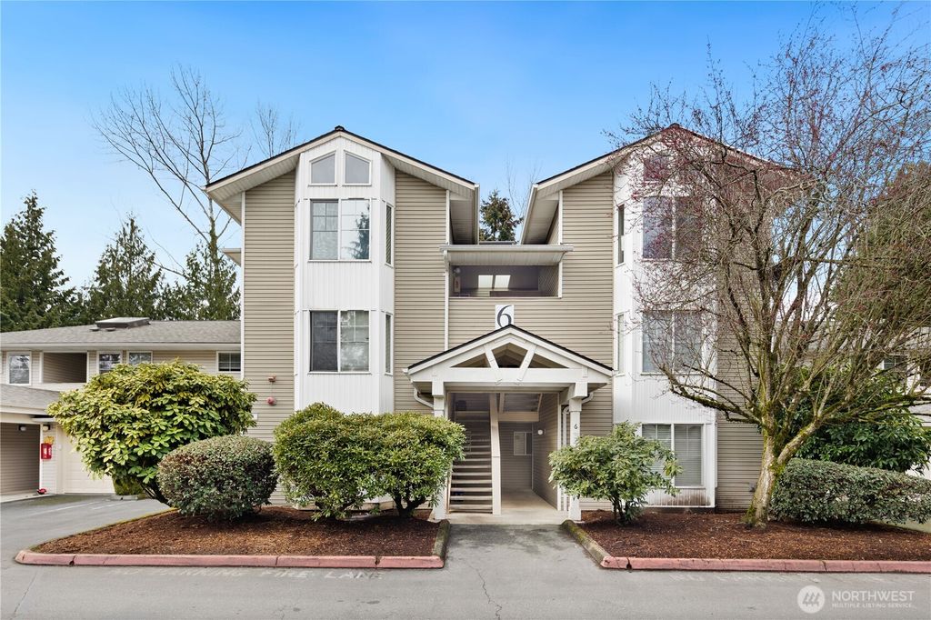 Photo of 2001 120th PL SE Pl #6-304, Everett, WA 98208 (MLS # 2441867)