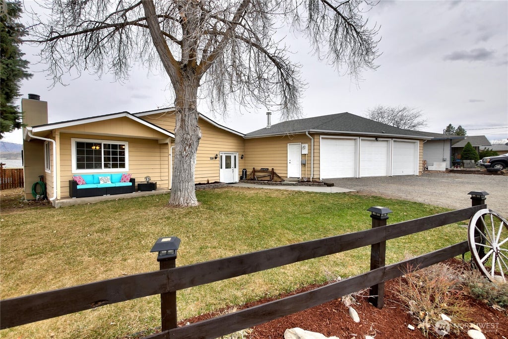 Photo of 709 Ridge Drive W, Omak, WA 98841 (MLS # 2585450)