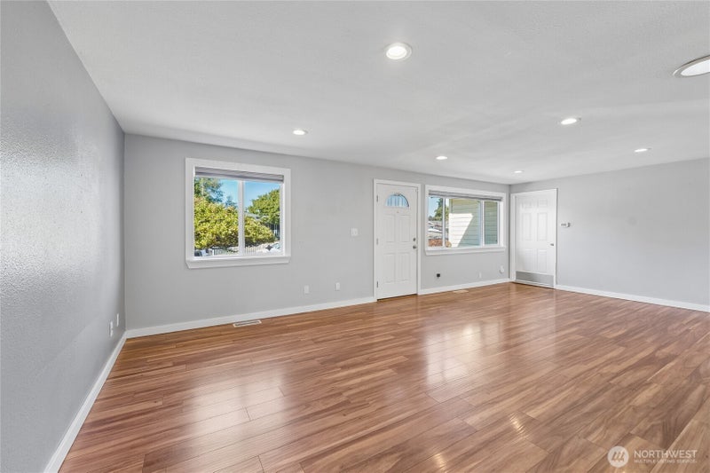 1413 S 276th Place