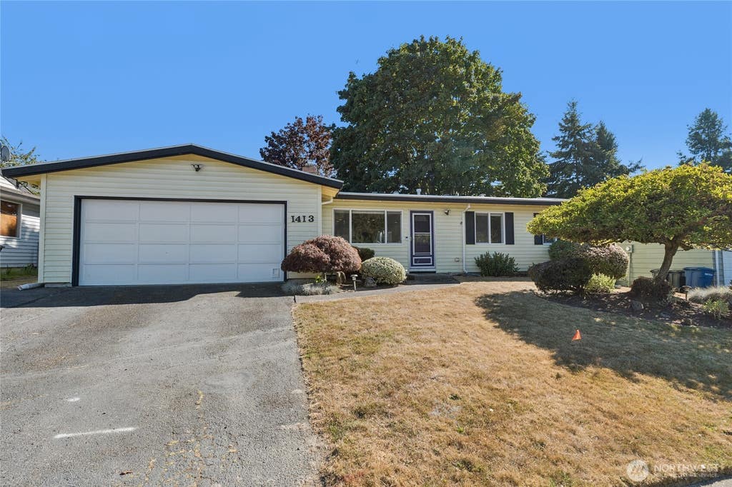 Photo of 1413 S 276th Place, Des Moines, WA 98198 (MLS # 2572083)