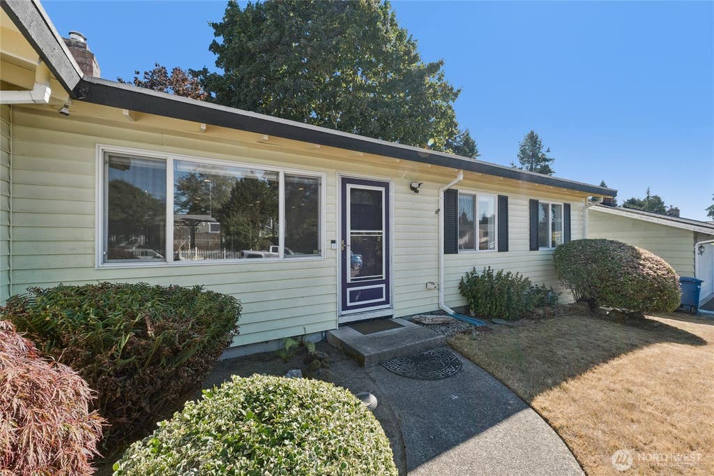 Photo of 1413 S 276th Place, Des Moines, WA 98198 (MLS # 2572083)
