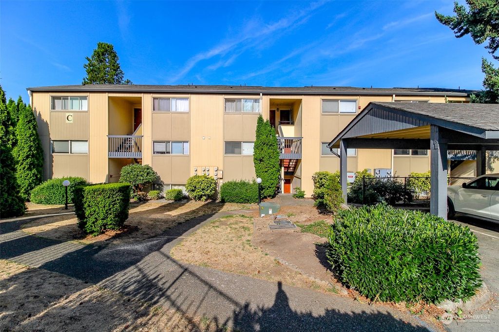 Photo of 31003 14th Avenue S #C-12, Federal Way, WA 98003 (MLS # 2149435)