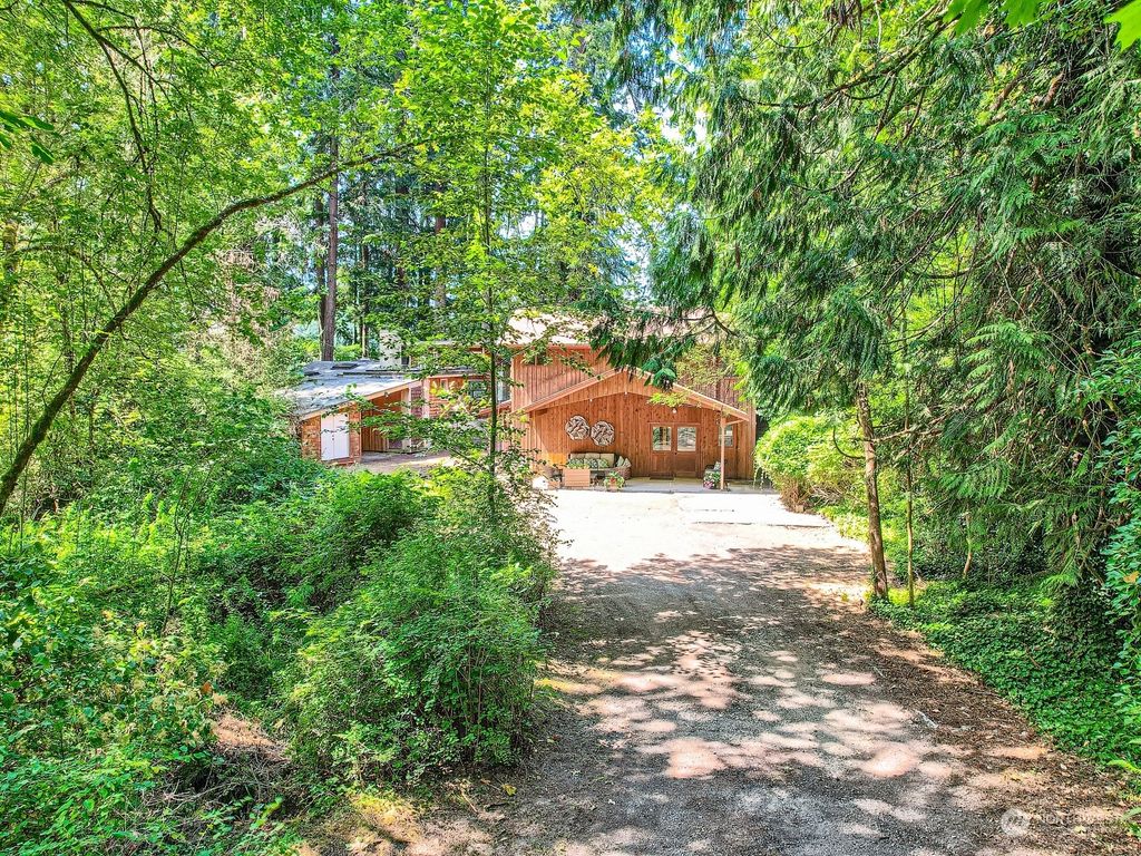 Photo of 2317 E Beaver Lake Drive SE, Sammamish, WA 98075 (MLS # 2144848)