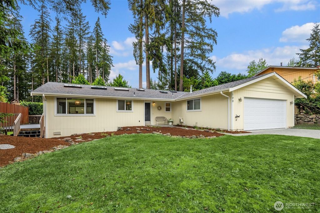 Photo of 108 151st Place SE, Lynnwood, WA 98087 (MLS # 2406630)