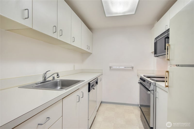 121 Vine Street 505