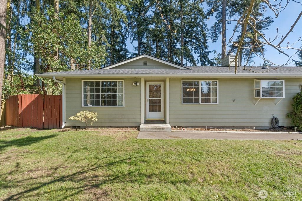 Photo of 1206 Independence Court, Oak Harbor, WA 98277 (MLS # 2498788)