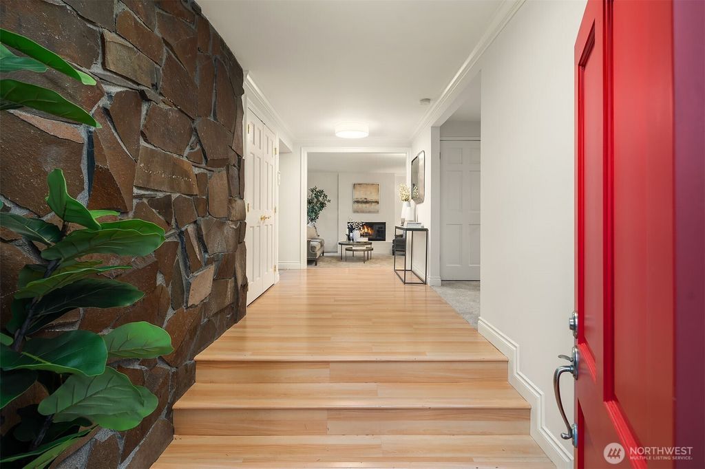 Photo of 2001 77th Avenue NE, Medina, WA 98039 (MLS # 2503094)