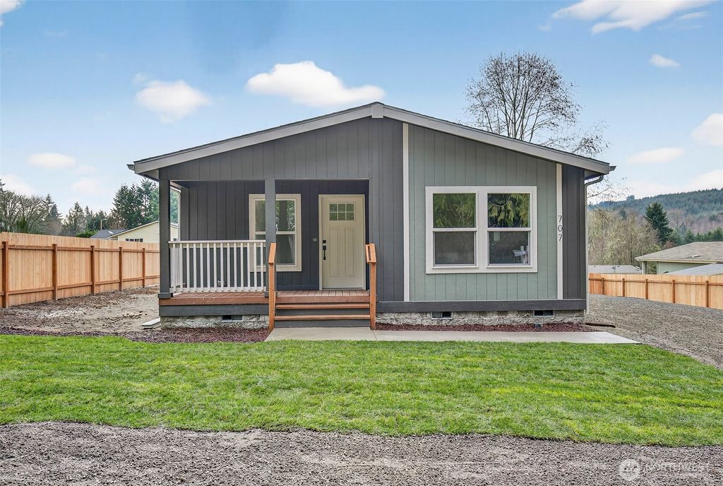 Photo of 707 10th Street, Vader, WA 98593 (MLS # 2470761)