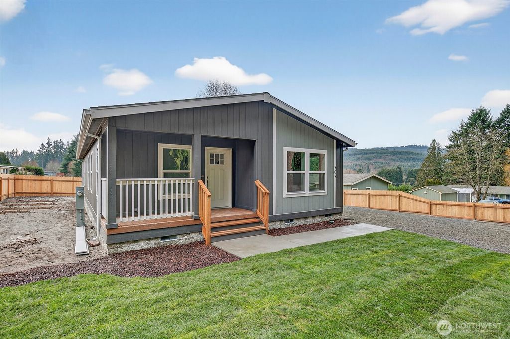 Photo of 707 10th Street, Vader, WA 98593 (MLS # 2470761)