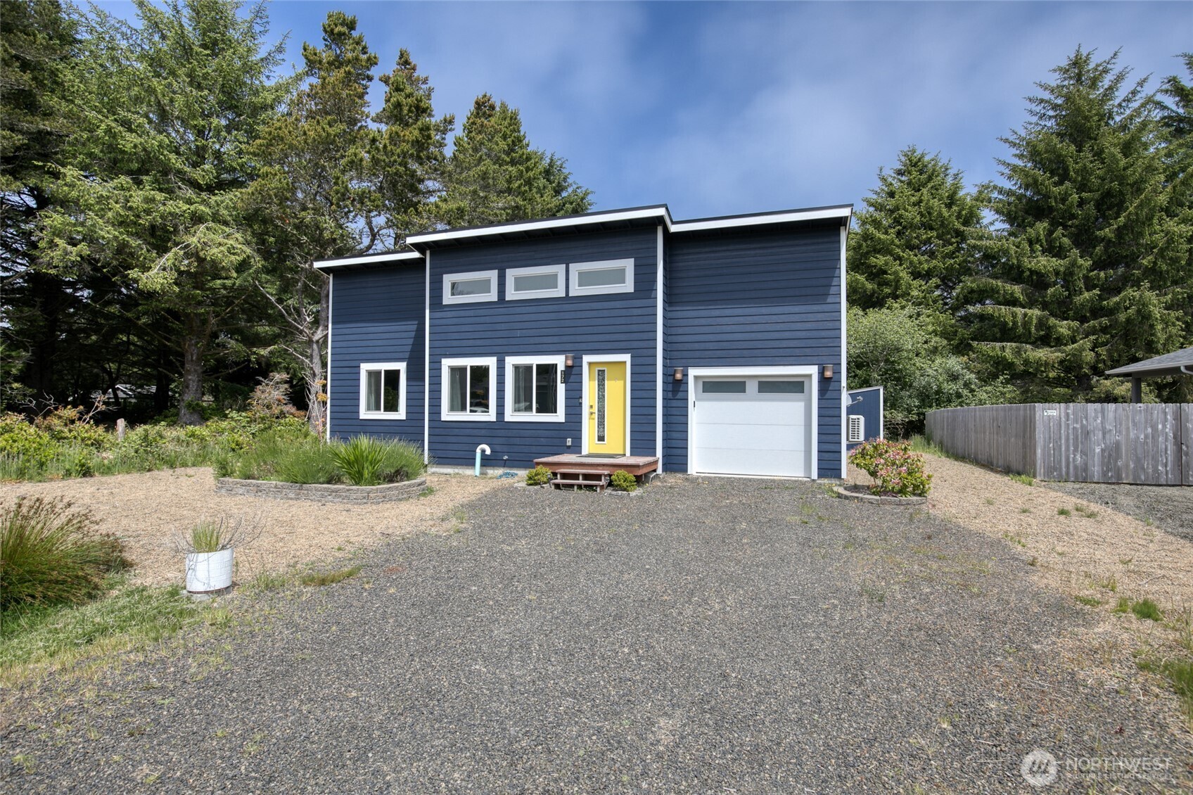 172 N Narwhal Loop NW
