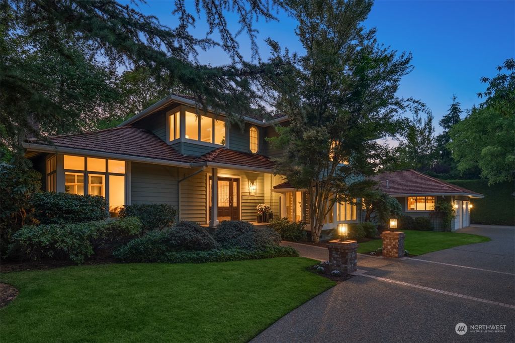 Photo of 7808 NE 10th Street, Medina, WA 98039 (MLS # 2274452)