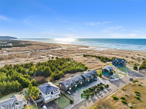 Photo of 315 5TH Street NW #102, Long Beach, WA 98631 (MLS # 2192076)