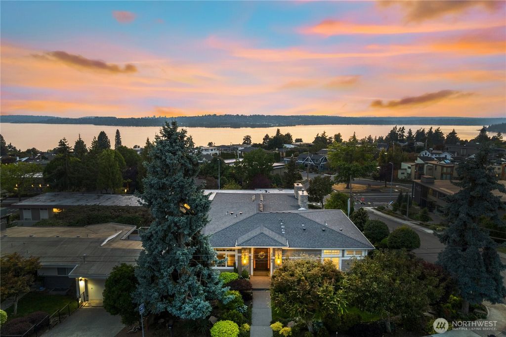 Photo of 1223 1st Street, Kirkland, WA 98033 (MLS # 2411118)
