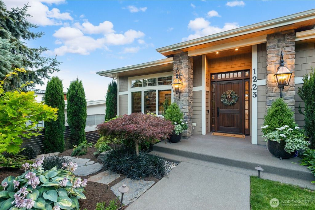 Photo of 1223 1st Street, Kirkland, WA 98033 (MLS # 2411118)