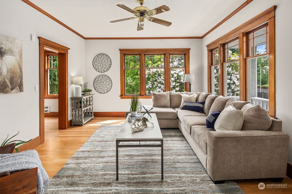 Photo of 13814 90th Avenue NE, Kirkland, WA 98034 (MLS # 2068829)