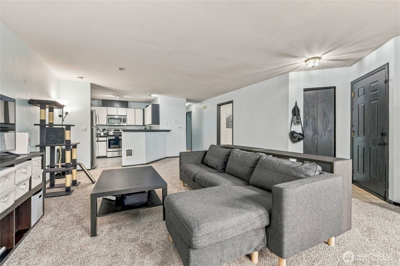 9210 Market Place G102