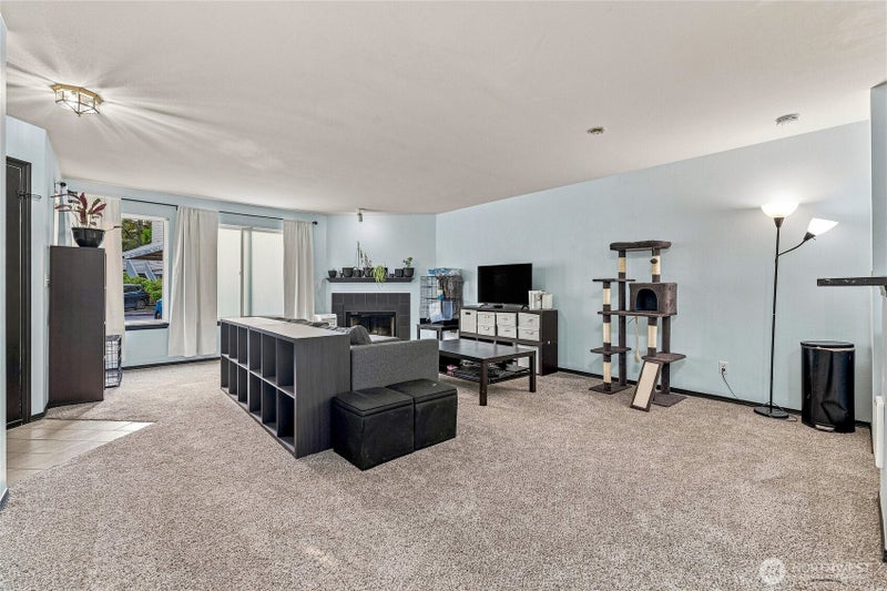 9210 Market Place G102