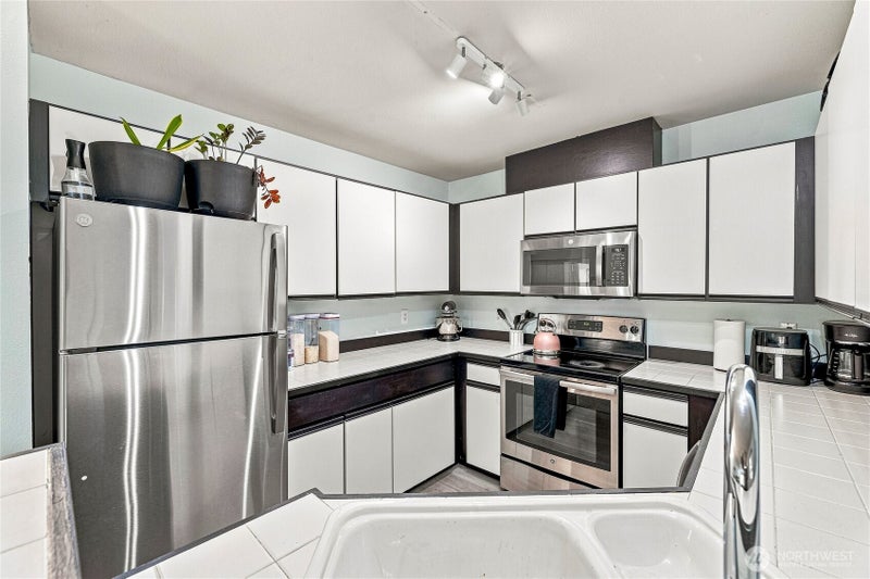 9210 Market Place G102