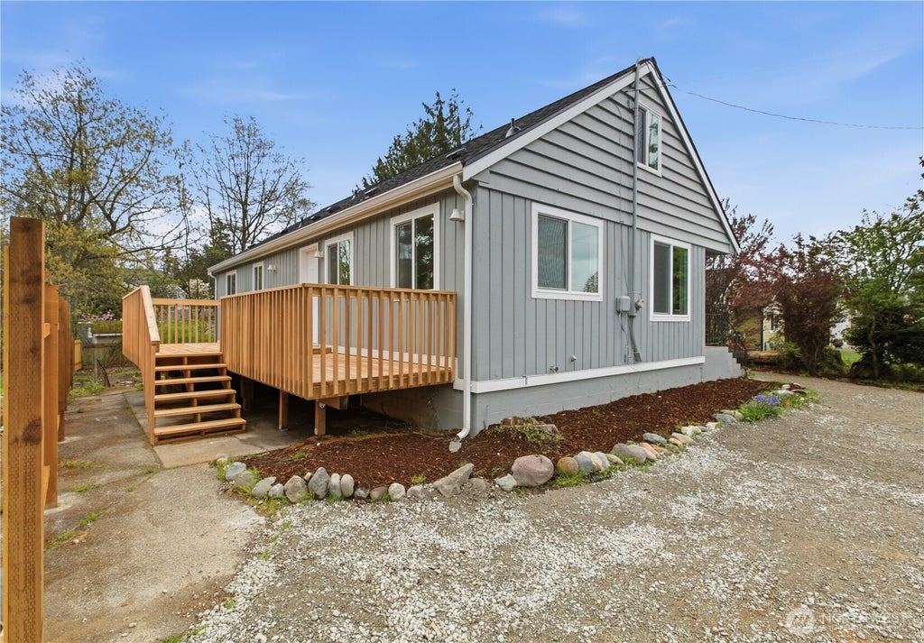 Photo of 400 1/2 22 Avenue Ct, Milton, WA 98354 (MLS # 2545530)