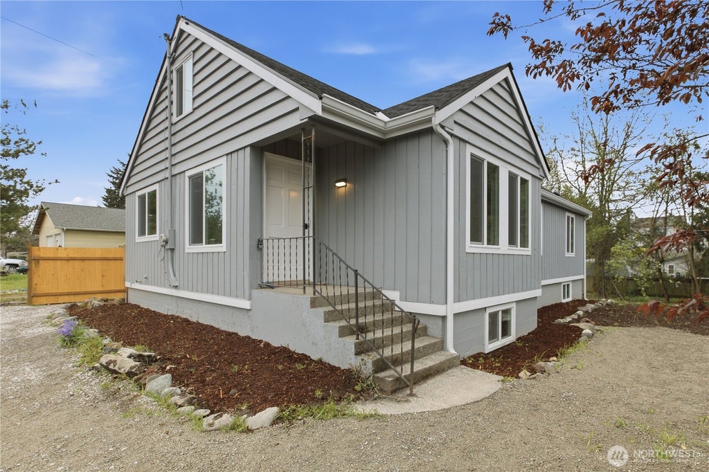 Photo of 400 1/2 22 Avenue Ct, Milton, WA 98354 (MLS # 2545530)