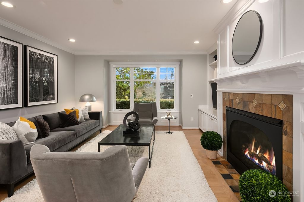 Photo of 620 14th Avenue W, Kirkland, WA 98033 (MLS # 2038906)