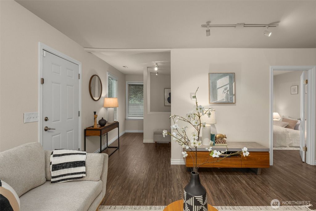 listing image 9366000157662884733