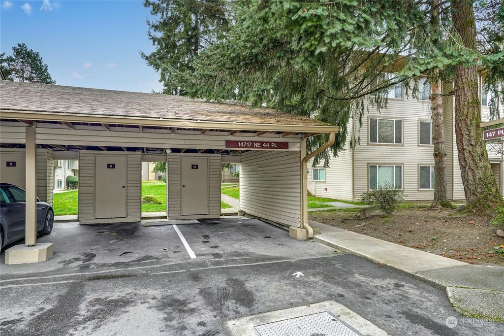 Photo of 14707 NE 44th Place #Q-12, Bellevue, WA 98007 (MLS # 2195076)