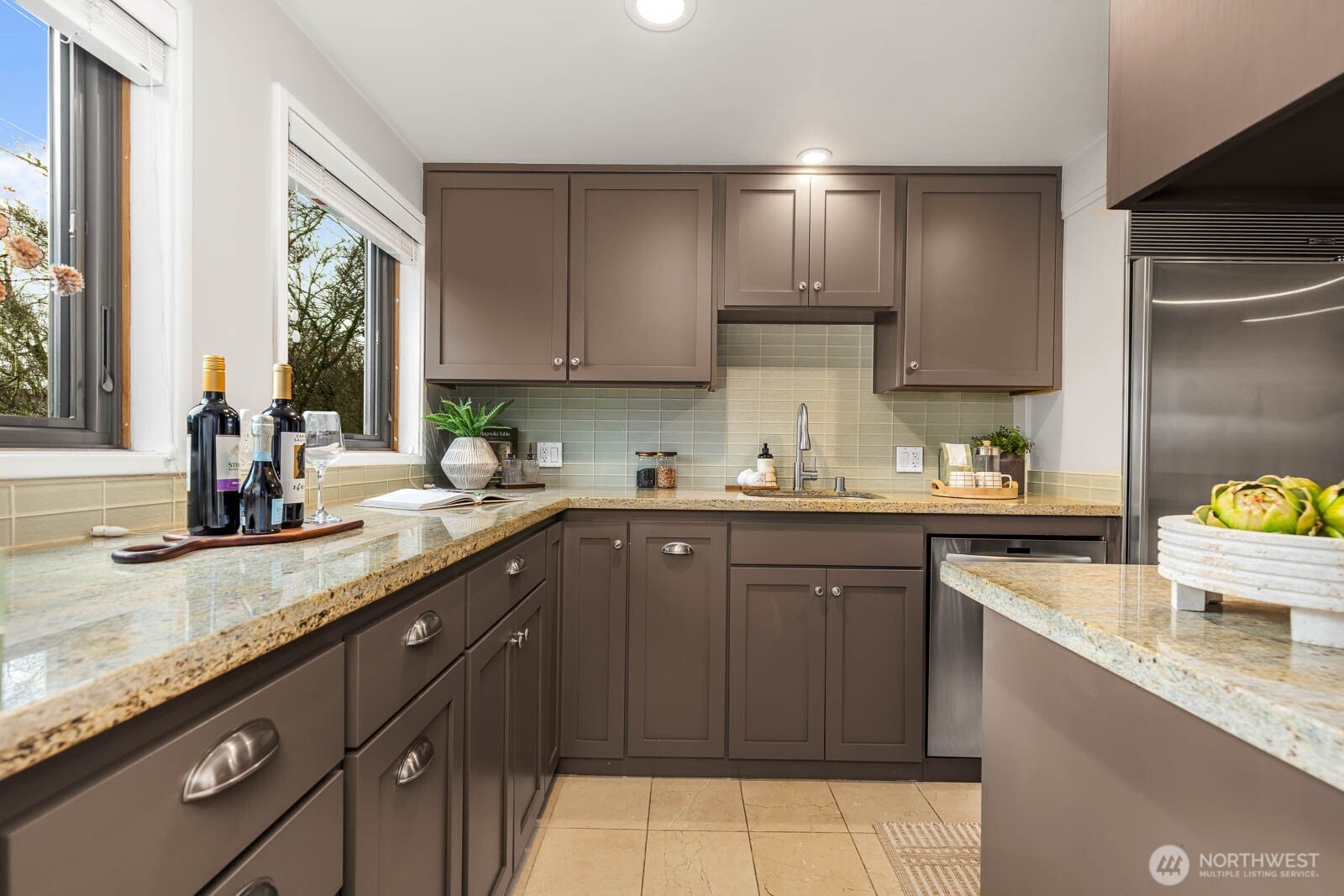 2101 Nob Hill Avenue N 1B