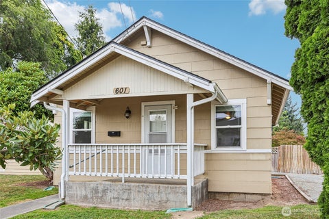 Photo of 601 W Hazel Street, Mount Vernon, WA 98273 (MLS # 2576897)