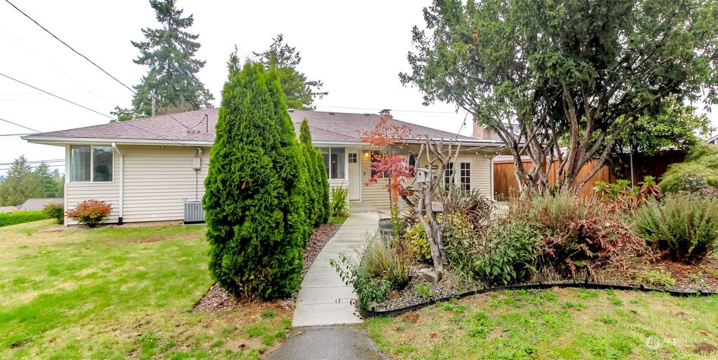 Photo of 7203 S 128th St St, Seattle, WA 98178 (MLS # 2162525)