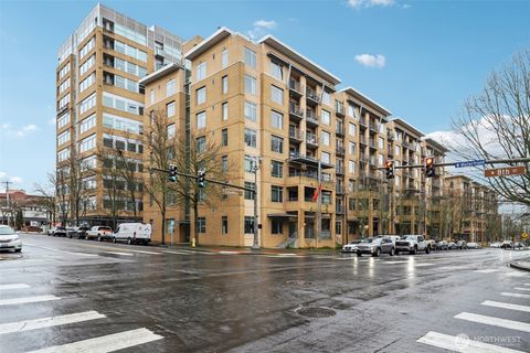 Photo of 701 Columbia Street #607, Vancouver, WA 98660 (MLS # 2475623)