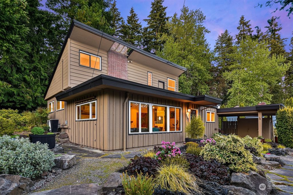 Photo of 544 N 185th Place, Shoreline, WA 98133 (MLS # 2066275)