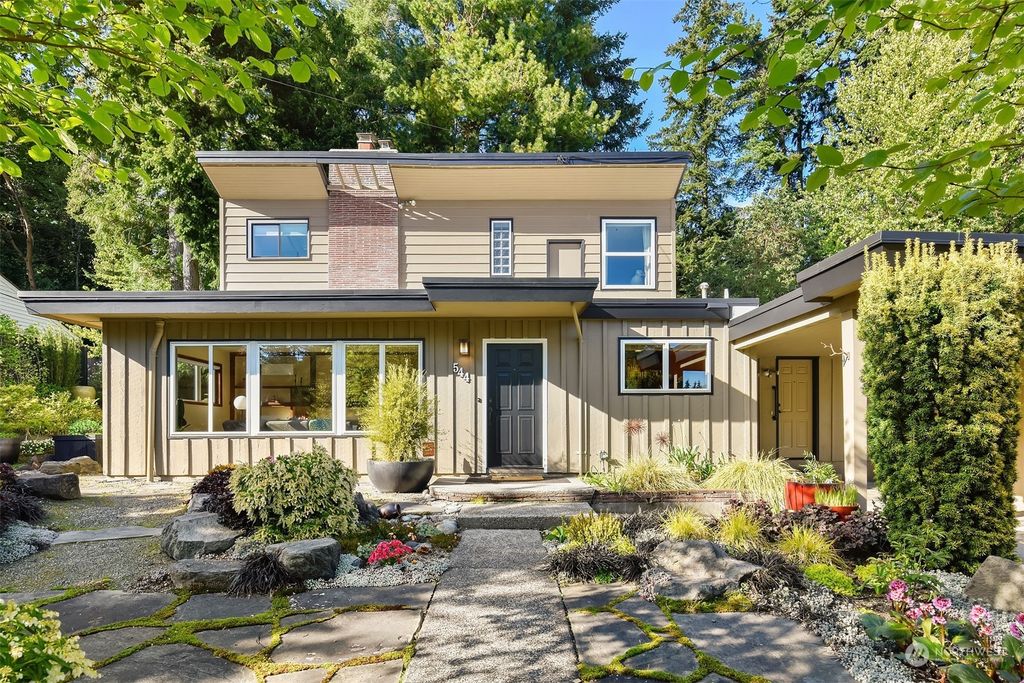 Photo of 544 N 185th Place, Shoreline, WA 98133 (MLS # 2066275)