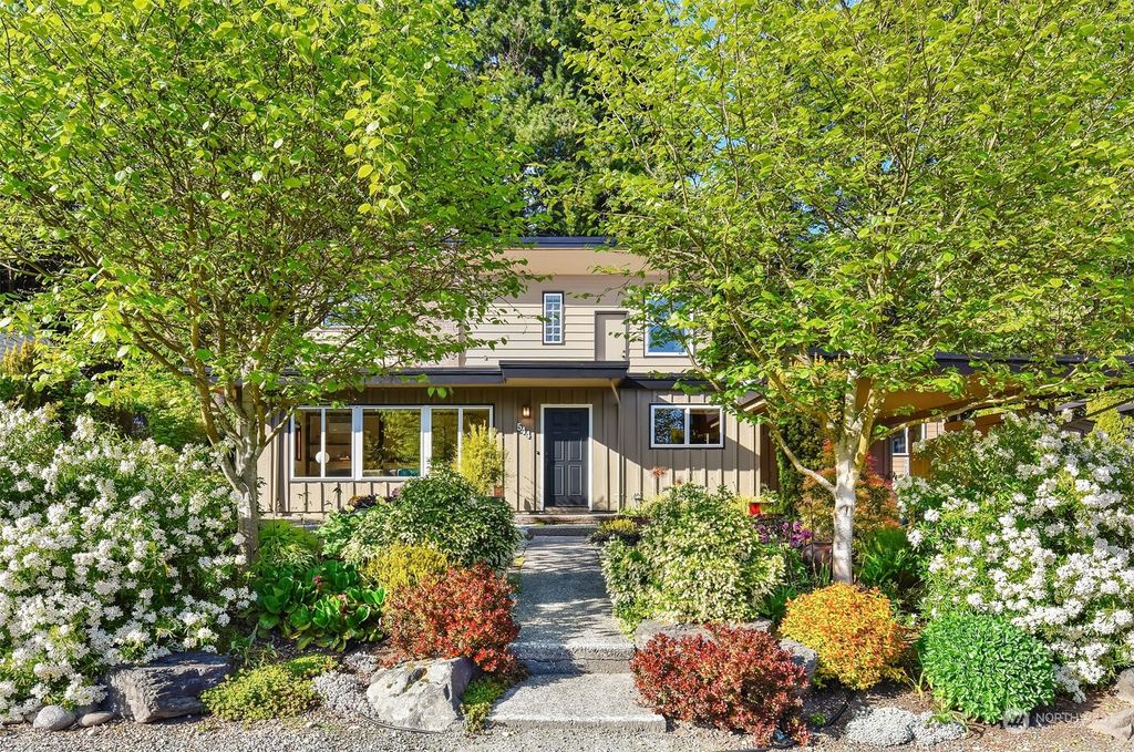 Photo of 544 N 185th Place, Shoreline, WA 98133 (MLS # 2066275)